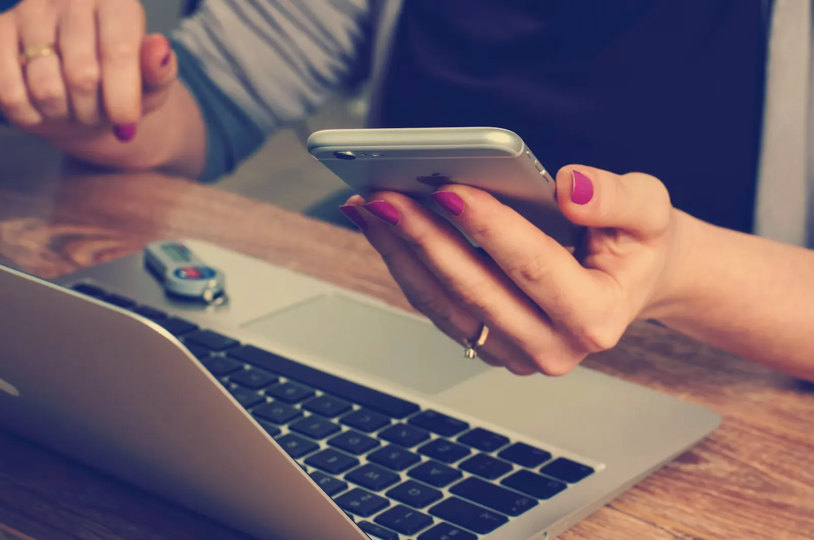 Global Customer Support and Advisory Desk